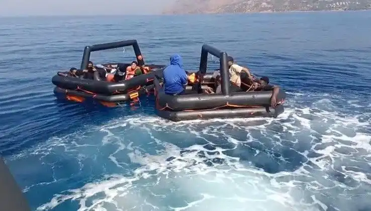 Ayvacık'ta Göçmen Krizi: 19 Kaçak Göçmen Kurtarıldı