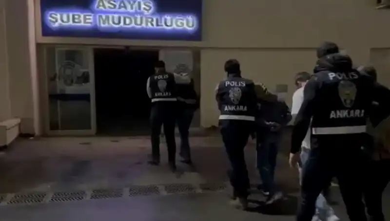 Ankara'da Rest Operasyonu: 35 İş Yeri Mühürlendi, Sokaklarda İhtiyaç Fazlası Kontrolü