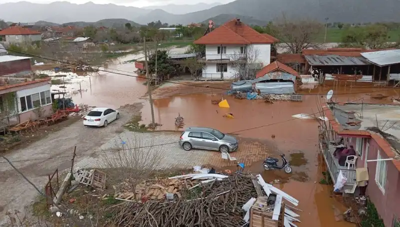 Burdur'a Yağmur Rezaleti: Evler ve Ahırlar Sular Altında Kaldı