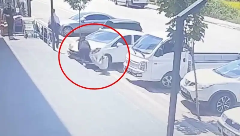 Yalova'da Lise Öğrencisi Feci Kaza Sonucu Araç Altında Can Verdi