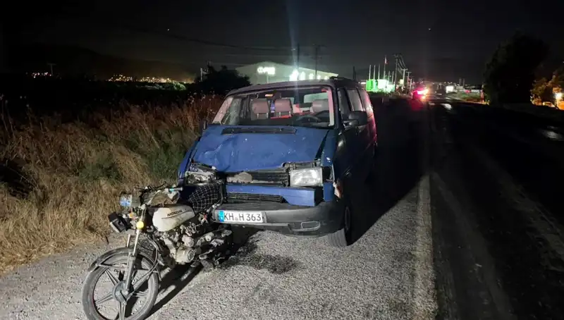 Söke'de Minibüs Motosiklete Çarptı: Olayda Üç Kişi Yaralandı