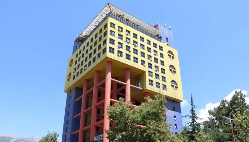 Dünyanın En Saçma Binası Yerine Çarpıcı Yeni Proje: İnşaat Başladı!