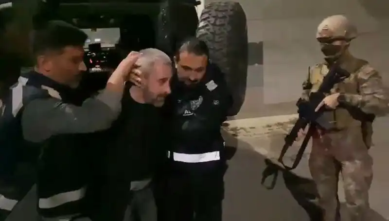Kardeş Katili Yakalandı: 213 Saatlik Görüntüler Sonucu Ortaya Çıkardı