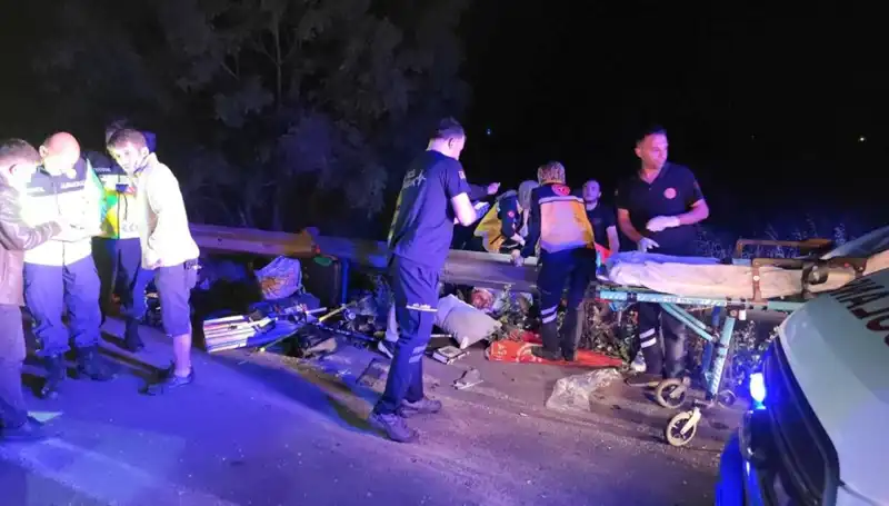 Minibüs Kazasında Savrulan Yolcular Hayata Döndü: Şok Görüntüler