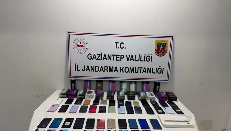 Gaziantep'te 2 Milyon TL'lik Kaçak Telefon Operasyonu: İki Şüpheli Gözaltında!