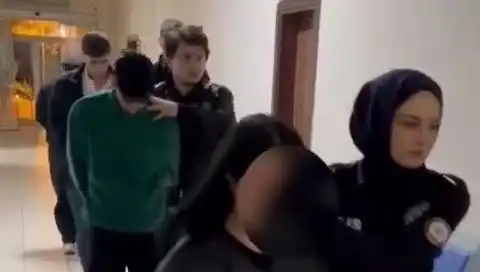 İstanbul'da Silahlı Telefon Gaspı: 5 Şüpheli Çete Kıskıvrak Yakalandı