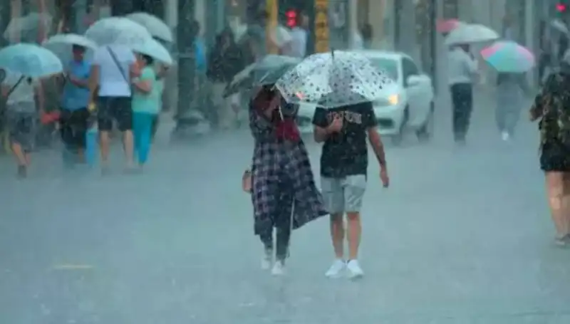İstanbul'da Sağanak, Yangın Bölgesinde Kuvvetli Rüzgar Uyarısı Yapıldı!
