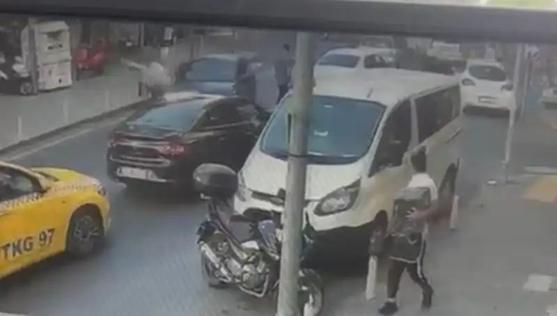 Fren Yerine Gaza Basan Sürücü, Kaotik Anlar Yaşattı!