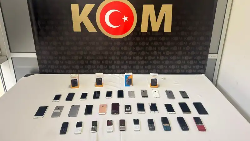 Gümrük Kaçağı 37 Cep Telefonu Şehirdeki Depoda Ele Geçirildi!