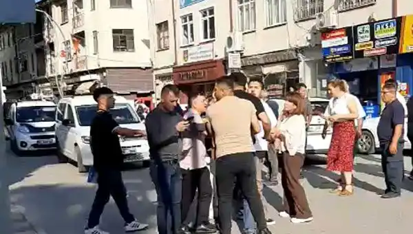 Gazinin Trafikte Darp Edildiği Anlar Kameralara Yansıdı: Olayın Ayrıntıları