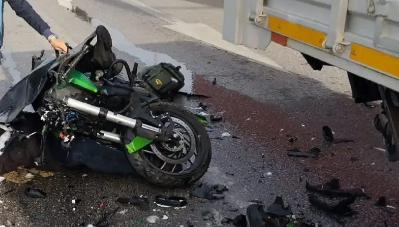 Çorum'da Motosiklet Kazası: Kamyona Çarpan Genç Hayatını Kaybetti