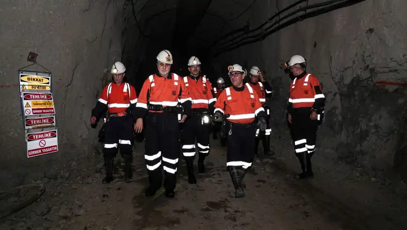 Altın Madeni Ziyareti: Bakan Işıkhan Yeraltındaki Zenginlikleri İnceledi