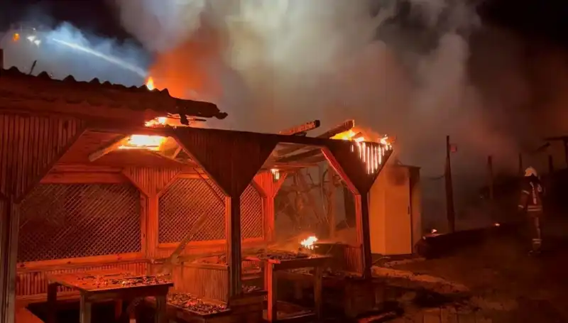 Şile'de Gözleme Restoranı Yangını: Altı Mekan Alev Alev Yandı