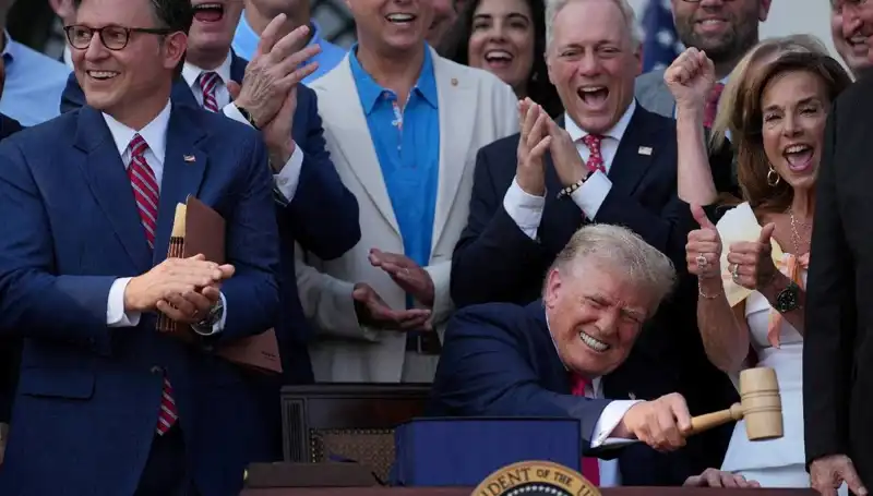 Trump, 2023 Yılında "Büyük, Güzel Yasa Tasarısı"nı İmzaladı!