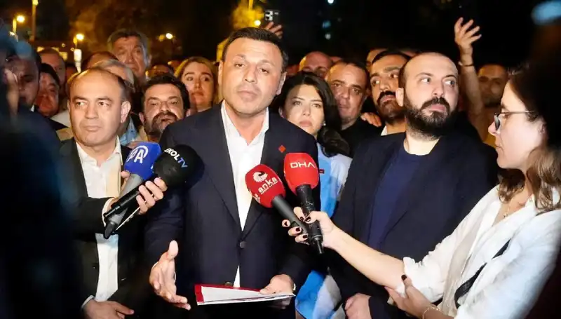 İstanbul'da Siyasi Gelişmeler: CHP İl Başkanı Özgür Çelik İfadesini Verdi