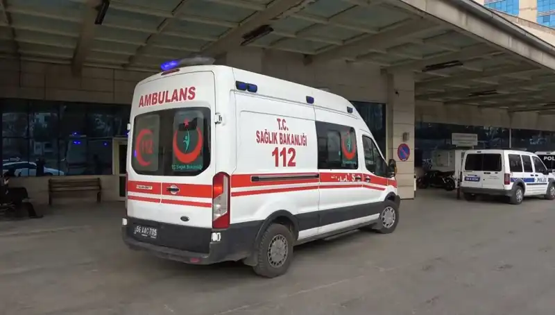 Yerel Kadın, Birlikte Yaşadığı Adamı Bıçaklayarak Gözaltına Alındı