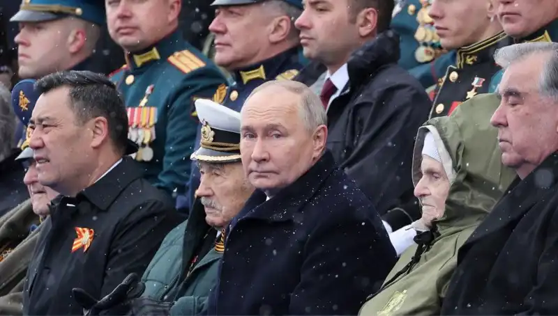 Rus Ordusunun Büyüme Stratejisi: Putin'den Tarihi Askeri Çağrı