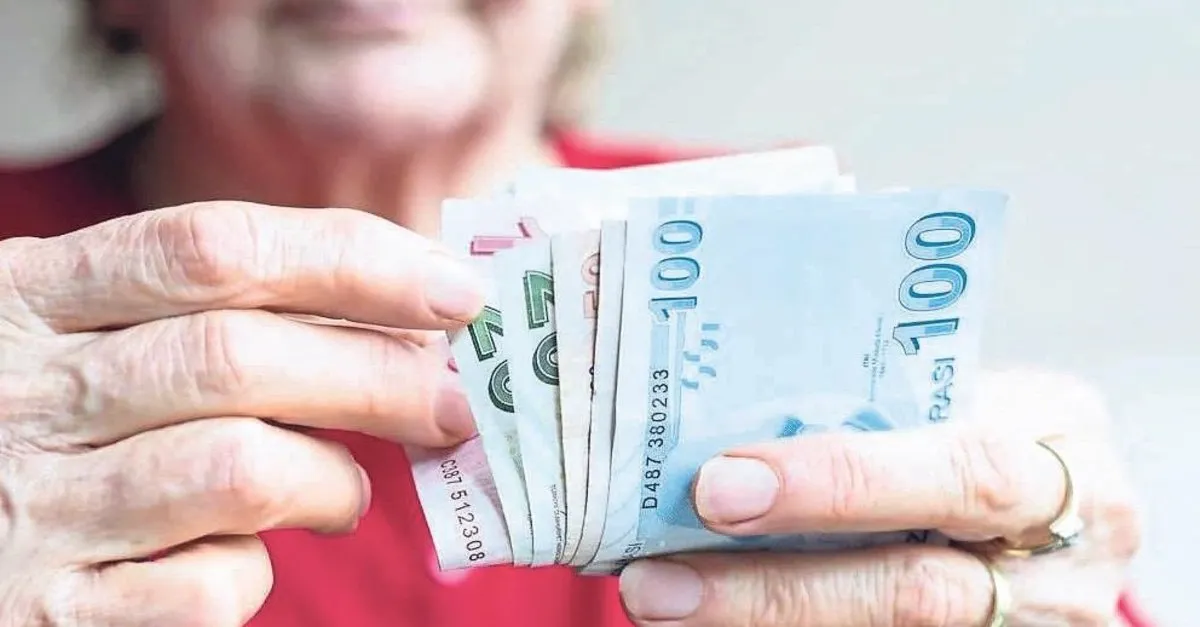 Emekliye Müjde: Zamlı Aylıklar Bugün Hesaplarda!