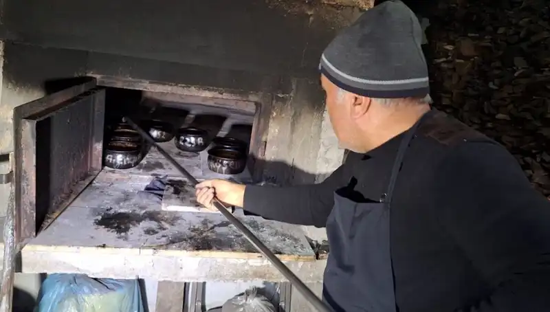 Yerel Gelenek: Kahvaltı için Sabah 9'da Pişirilen Lezzetler