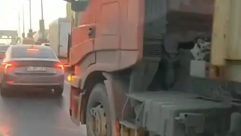 D-100 Karayolu'nda Yol Verme Kavgası: Tır Sürücüsünden Şoke Eden Tepki