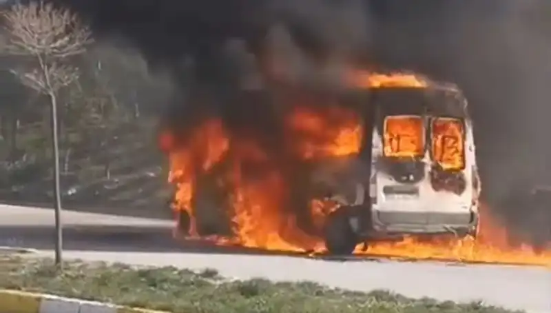 Havalimanı Personel Servisi Alev Alev Yandı, Panik Yarattı!