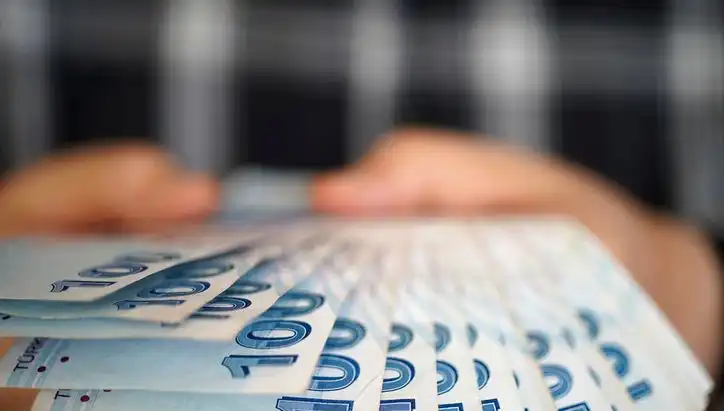 Emekli Promosyonları 2025’te Yükselişe Geçiyor: Kamu ve Özel Bankaların Teklifleri