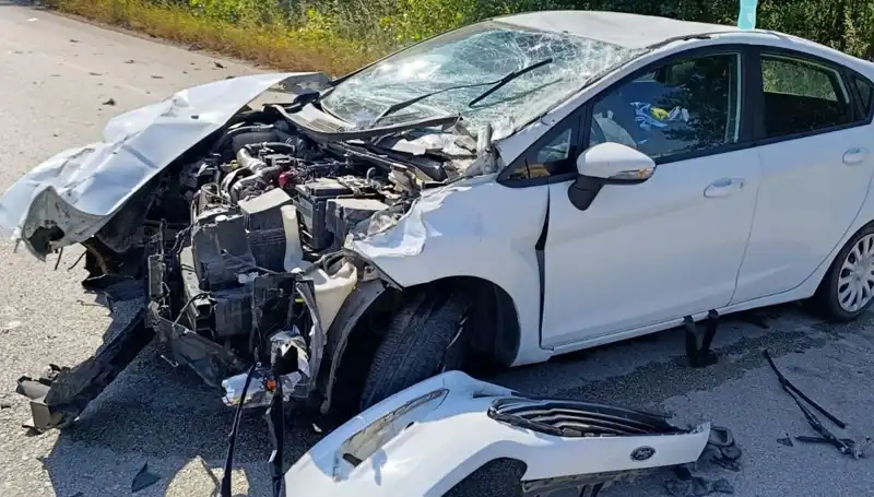 Çanakkale'de Tarihi Trafik Kazası: İki Kişi Yaralandı