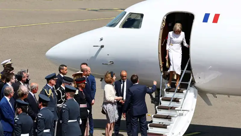 Eşi Brigitte Macron’un Elini Bıraktı: O Anın Arkasındaki Sebep Ne?