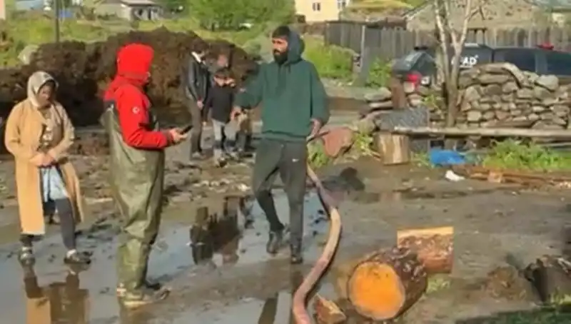 Ardahan'da Sağanak Yağış Sele Dönüştü: Hayatlar Tehlikede!