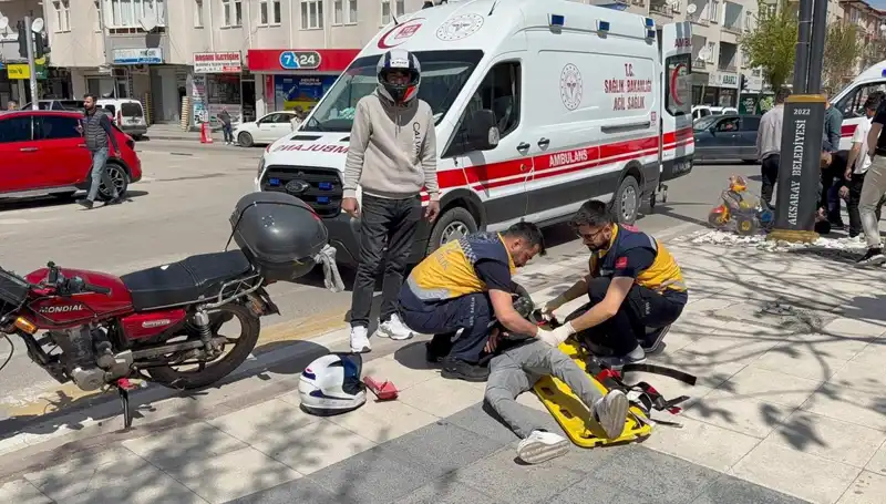 Aksaray'da Motosiklet Kazası: İki Yaralı ve Acil Durum Önlemleri