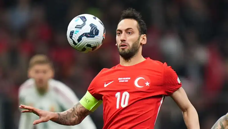 Fenerbahçe'nin Hakan Çalhanoğlu İçin Teklif Detayları Ortaya Çıktı!