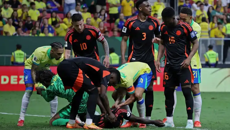 Galatasaraylı Davinson Sanchez'in Korku Dolu Anları: Bilinç Kaybı Geçirdi!