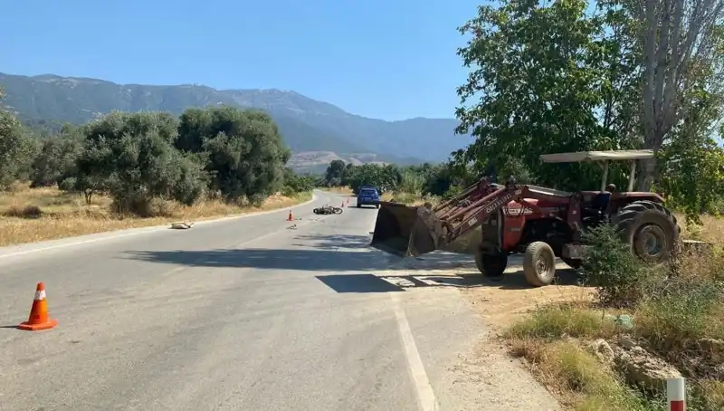 İzmir'de Feci Kaza: Motosiklet Sürücüsü Hayatta Kalma Mücadelesi Veriyor