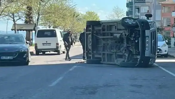 Otomobile Çarpan Araç Yan Yattı, Olay Yerinde Şok Anlar!