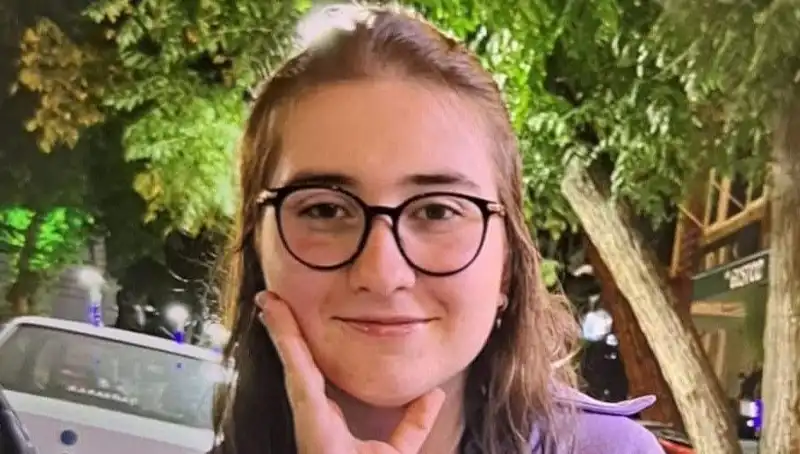 Çanakkale'de Lise Öğrencisi Ayşegül Kayıp: Aile ve Arkadaşları Umutla Bekliyor
