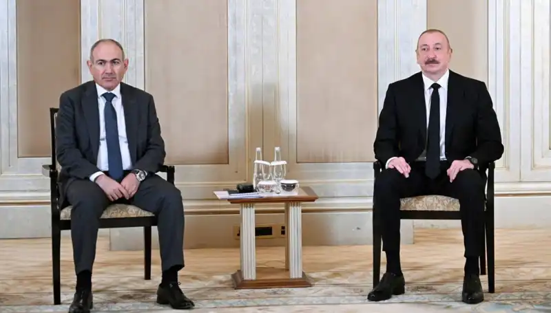 Aliyev ve Paşinyan, Abu Dabi’de Yeni Bir Barış Süreci İçin Görüştü