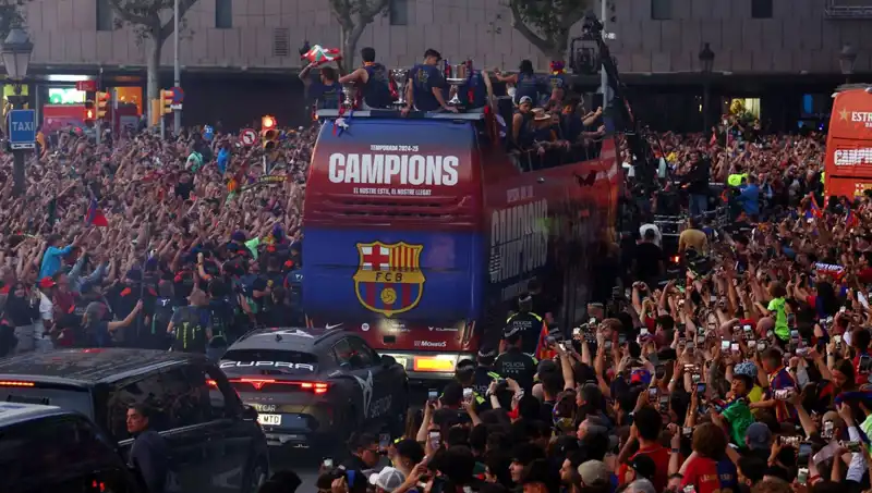 FC Barcelona'nın Yıldızları Taraftarlarıyla Buluştu: Unutulmaz Anlar Yaşandı