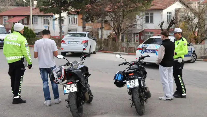 Trafikte Akrobatik Hareketler Yapmanın Cezası 11 Bin Lira Oldu!