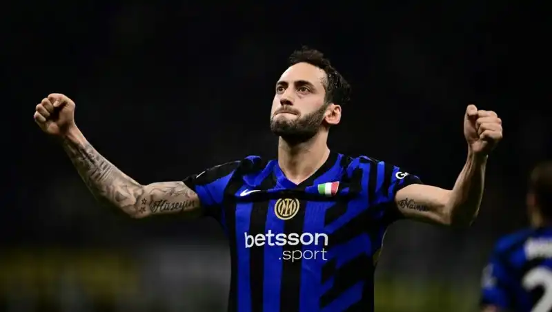 Hakan Çalhanoğlu'nun Tatili Sona Erdi: İnter İçin İstanbul'da Kritik Görüşme