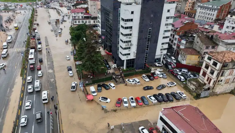 Trabzon'da Sel Felaketi: Kayıp Vatandaş için Arama Kurtarma Çalışmaları Sürüyor