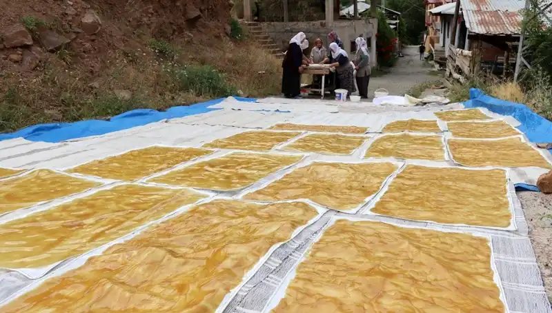 Kışın Vasfı: Dev Kazanlarda Hazırlanan Geleneksel Odun Ateşi Lezzetleri