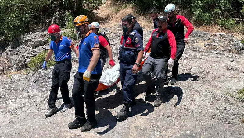 Kayalıkların Arasında Sır Ölüm: Gizemli Olay Bölgeyi Sarstı