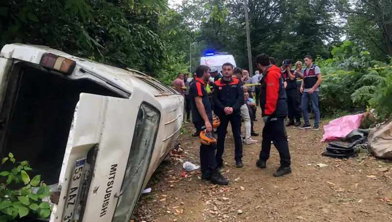 Rize'de Minibüs Faciası: Yamaçtan Yuvarlanan Araç İki Can Aldı