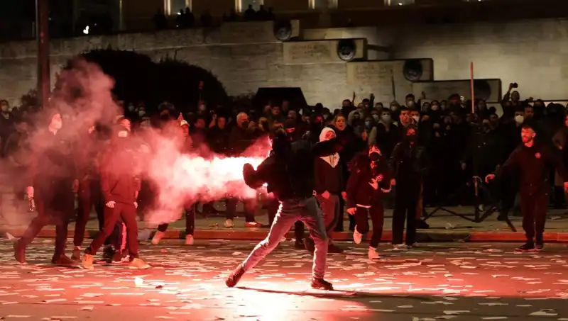 Yunanistan'da Hükümete Gensoru Süreci: Sokaklarda Protesto Gösterileri Patlak Verdi