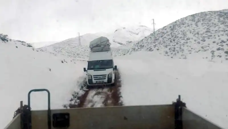 Nisan Ortasında Kar Esareti: Şehir Beyazlara Büründü!