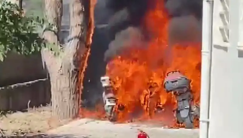 Park Halindeki Altı Motosiklet Alev Alev Yandı: Olayın Sebebi Ne?