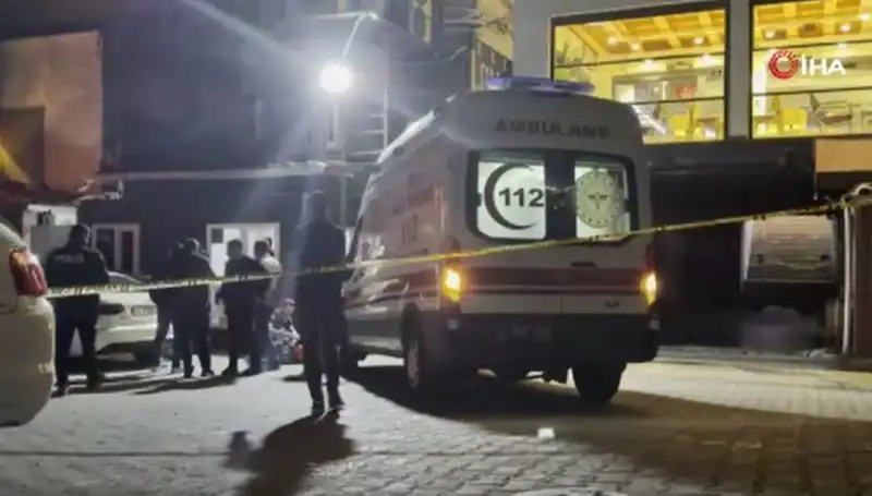 Gece Kulübü Önünde Çıkan Alacak Verecek Kavgası Kanlı Bitti!