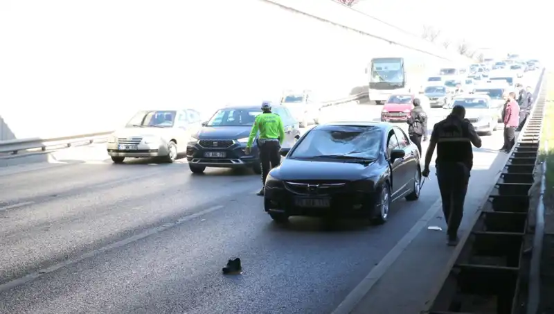 Polisten Kaçan Genç, Üst Geçitten Kendini Aşağı Attı