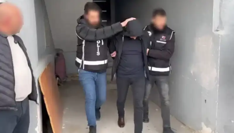 Dört İlde Çete Operasyonu: Silah ve El Bombası Ele Geçirildi!